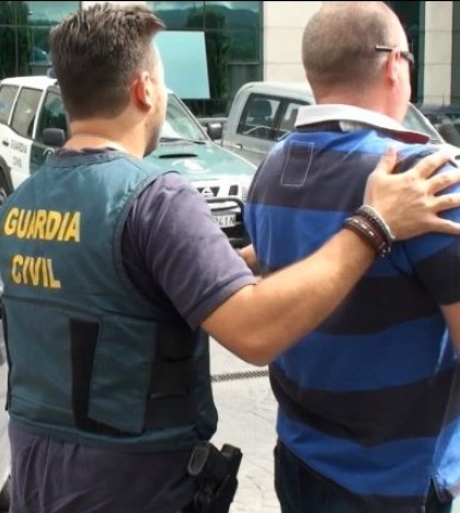 La Guardia Civil está realizando varios registros simultáneos en Peguera y Palma.