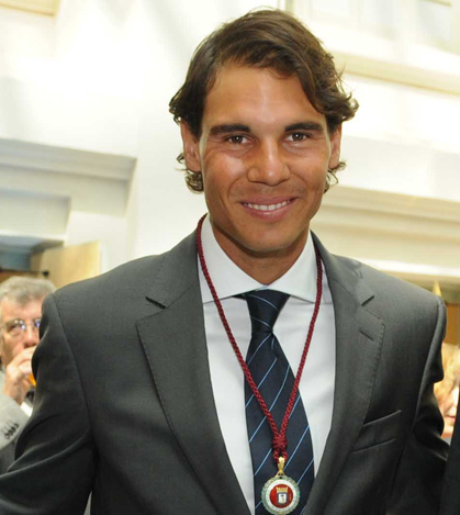 El tenista mallorquín Rafel Nadal ha recibido el título de Hijo Adoptivo de Madrid,